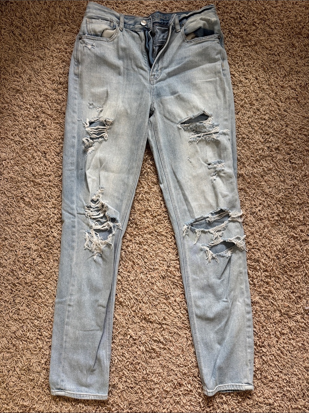 American Eagles “Mom Jeans”